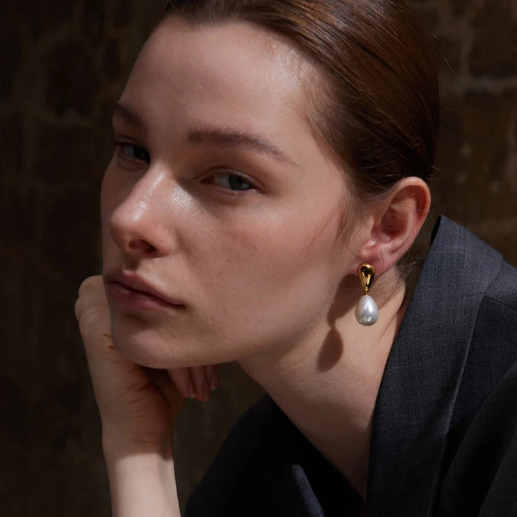 Lova Earrings
