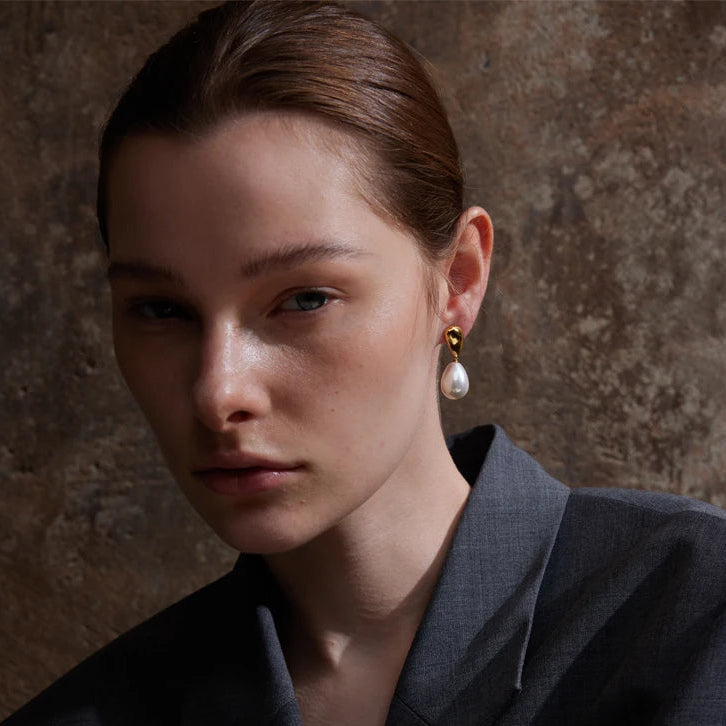 Lova Earrings