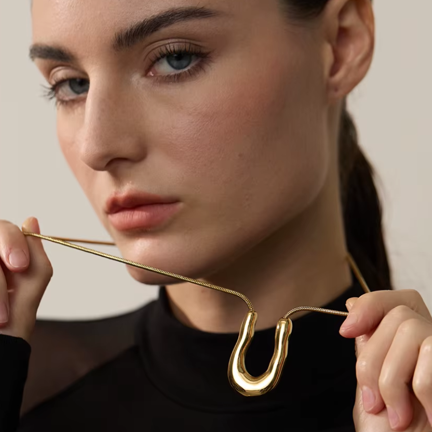 Arco Necklace